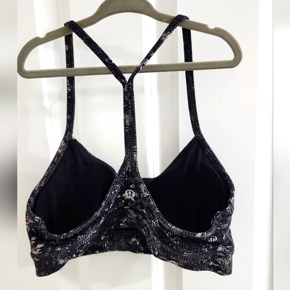 Lululemon Flow Y Yoga Bra Size 6, Black and White pattern - Picture 2 of 4